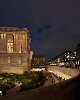 perspective-vue-depuis-l-esplanade-jusqu-aux-nouveaux-acces-c-studios-architecture-paris-et-selldorf-architects-c-vincent-atelier_0