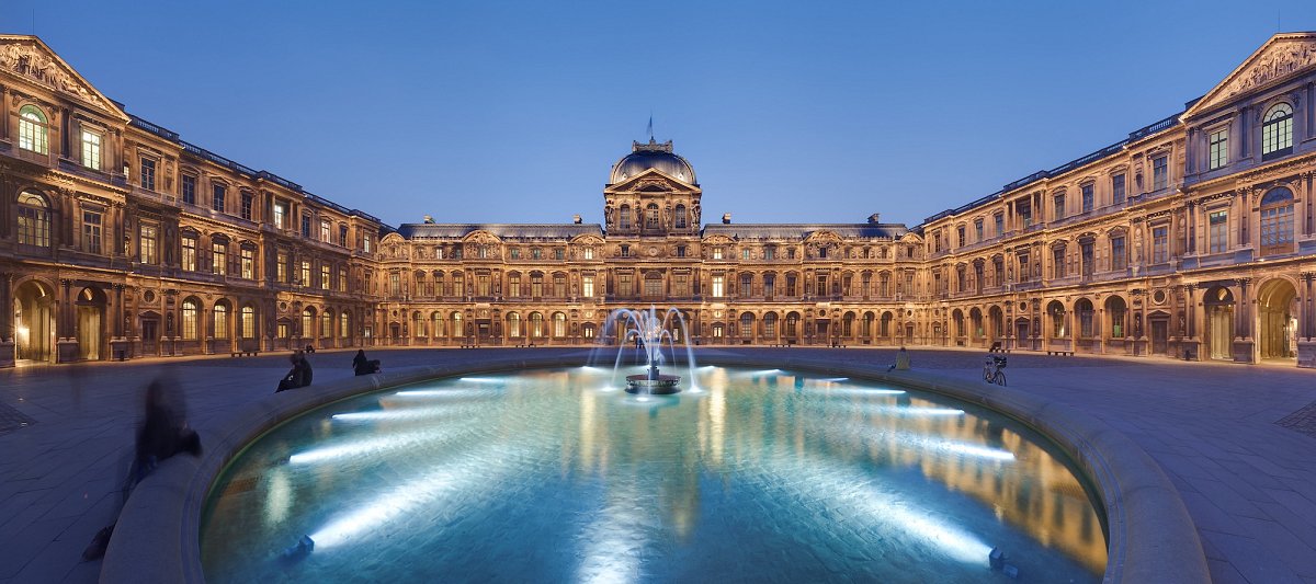 Cour_Carrée,_Louvre_Museum,_2_April_2009