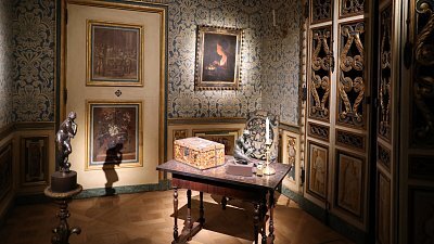 European Decorative Arts, 1800 to 1850 (Richelieu wing, level 1)