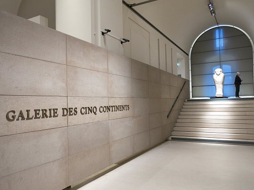 Galerie_des_Cinq_Continents_(Louvre)