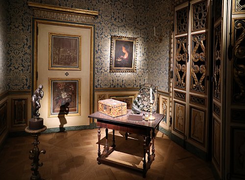European Decorative Arts, 1800 to 1850 (Richelieu wing, level 1)